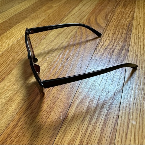 Retro Cateye Black Sunglasses - Picture 3 of 6